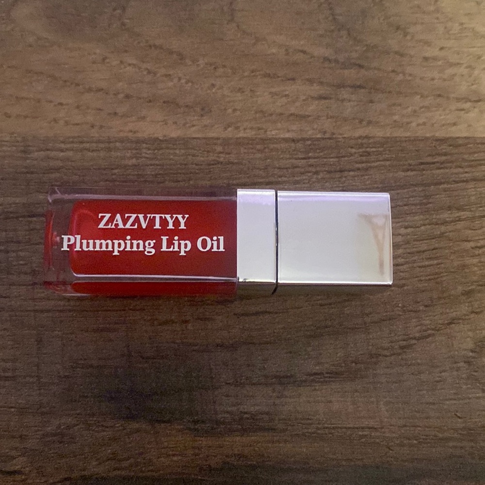 Plumping lip oil